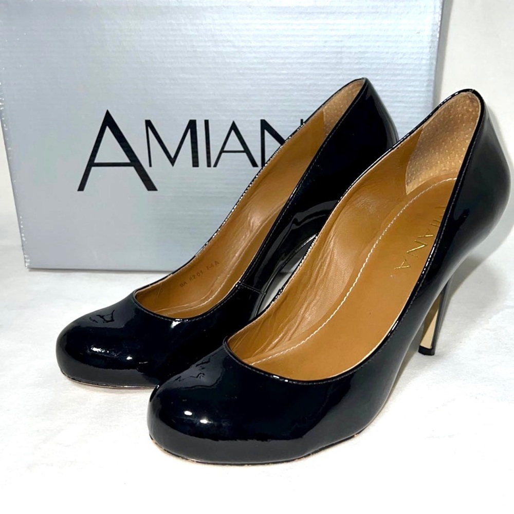 Amiana black patent leather heels size 9